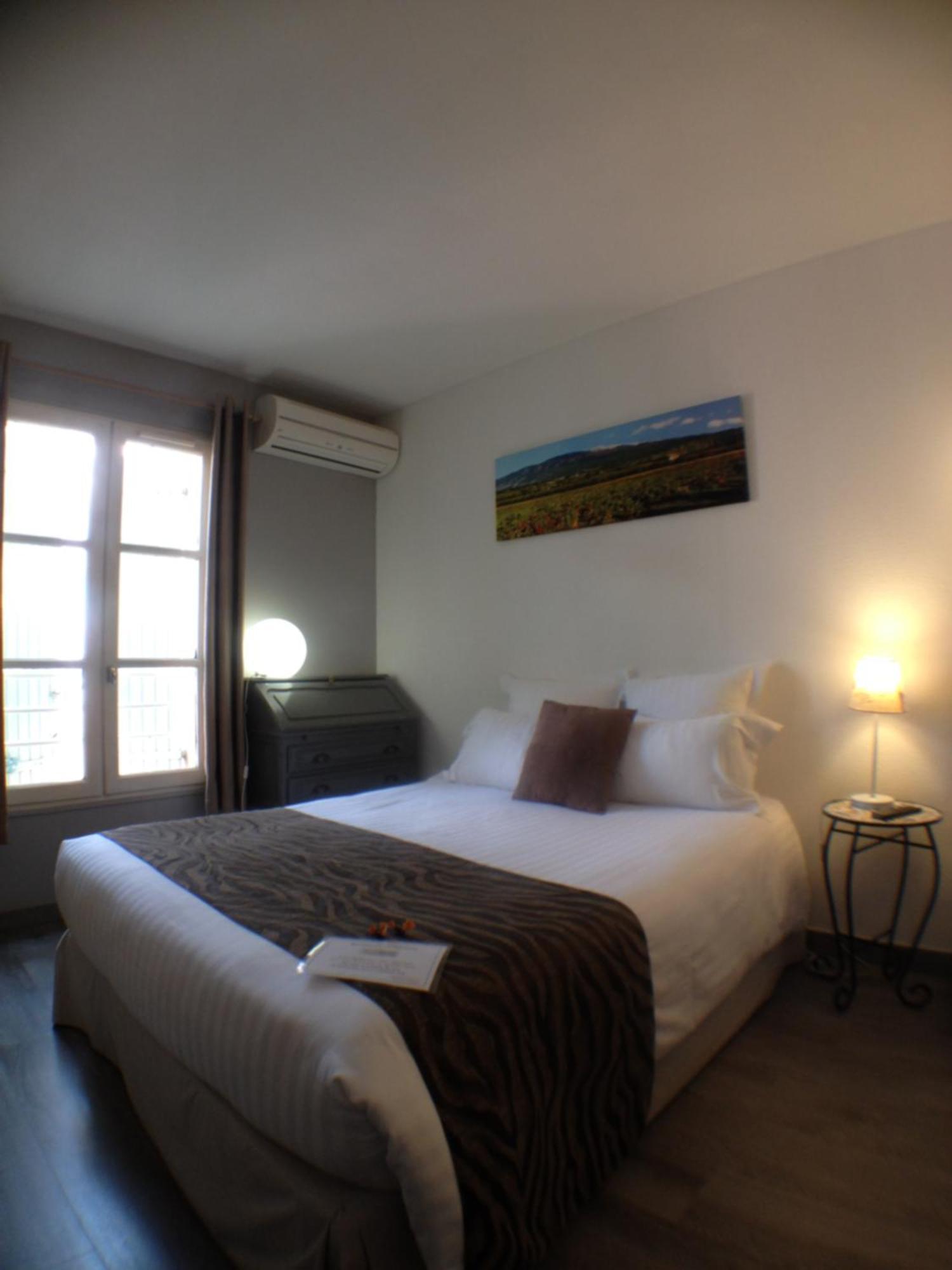 Logis Hotel La Ferme Avignon Bilik gambar